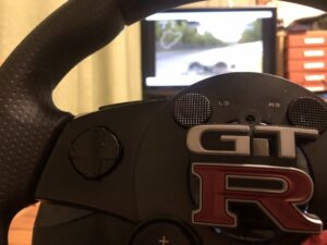 スーパーカブでのんびり、GT4で全力疾走—二つの世界で得る自由